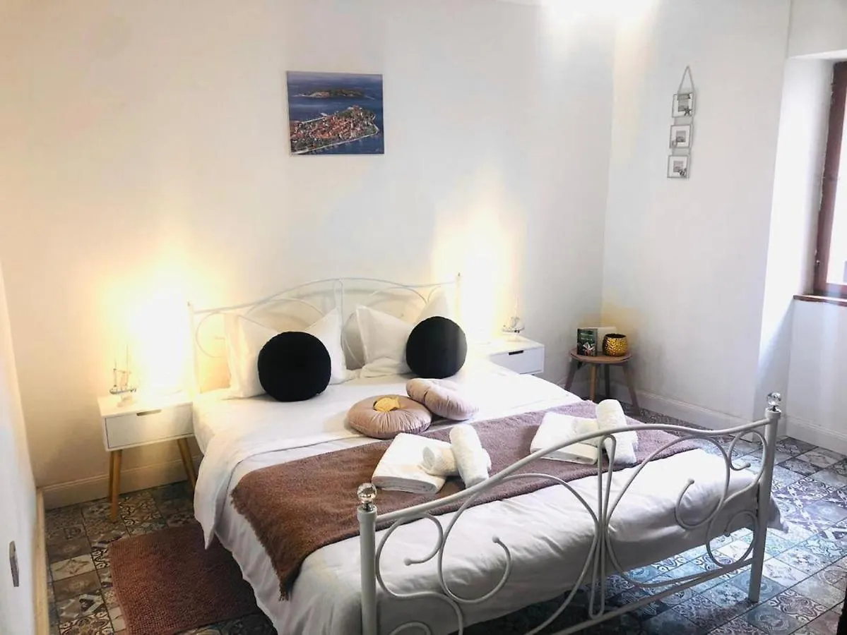 Istrian Stone House: Seaside Retreat in Fazana with COVID-Safe Filtration Apartment 0*,