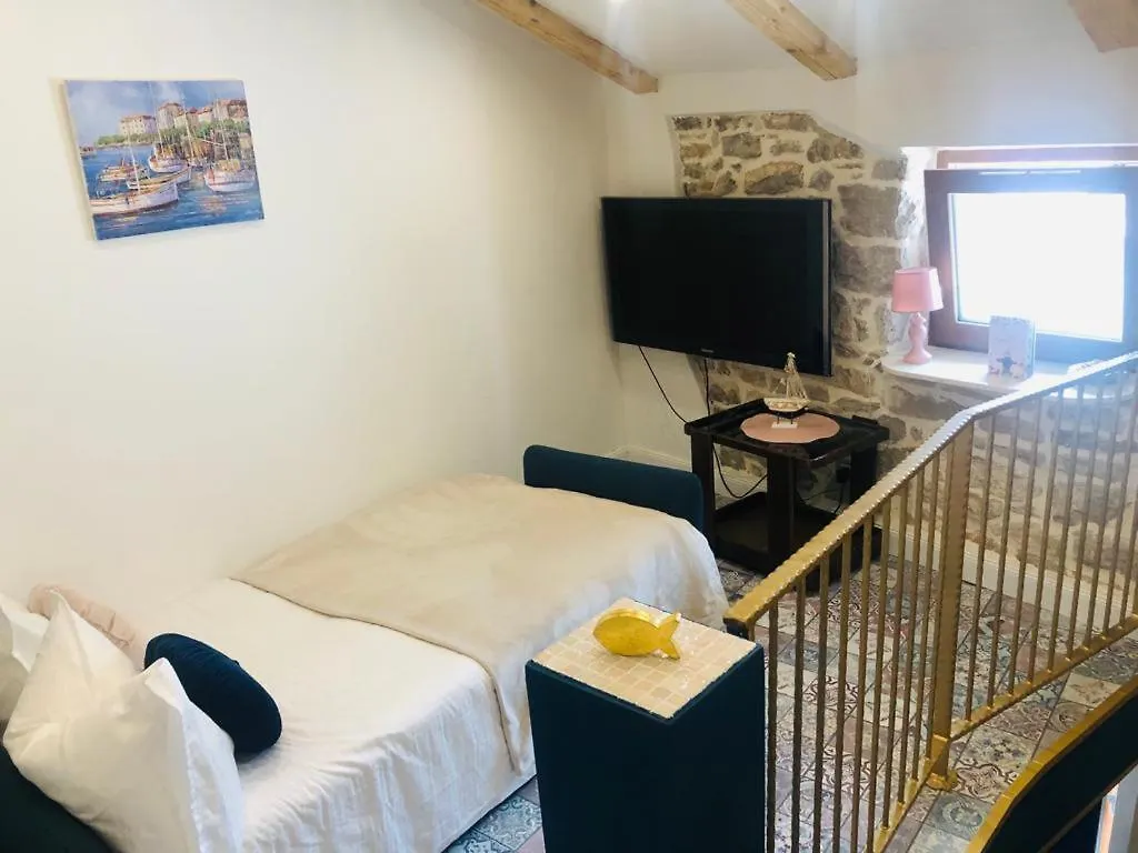 Istrian Stone House: Seaside Retreat in Fazana with COVID-Safe Filtration Apartment 0*,  Croatia